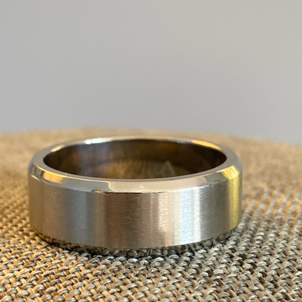Men's Wedding Band Ring (10.5)